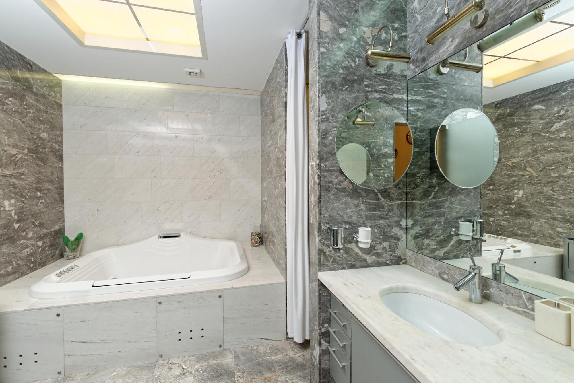 Neoclassical Luxury Apartment Ljubljana Bagian luar foto