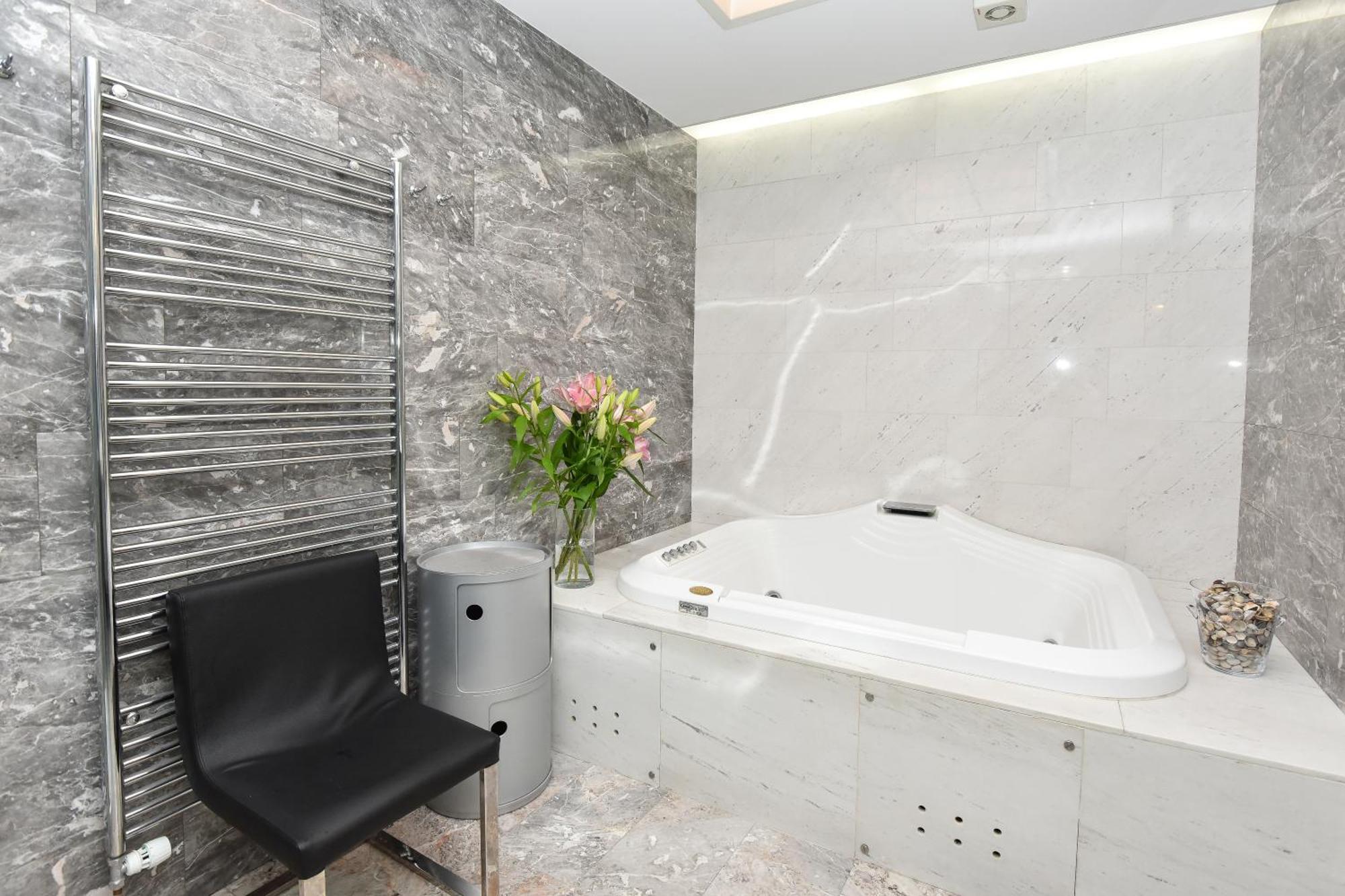 Neoclassical Luxury Apartment Ljubljana Bagian luar foto