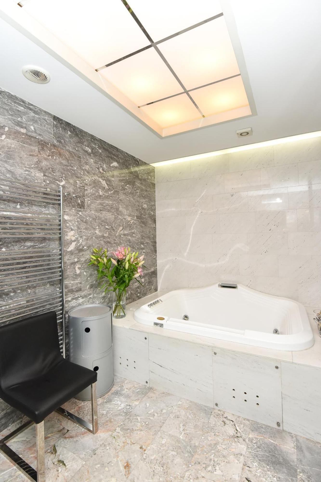Neoclassical Luxury Apartment Ljubljana Bagian luar foto