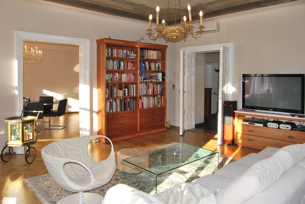 Neoclassical Luxury Apartment Ljubljana Bagian luar foto